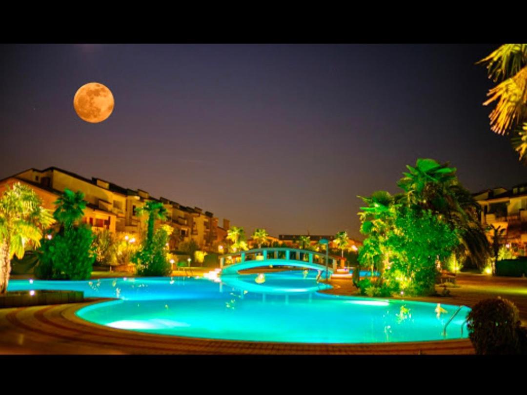 Appartamento Michele Tre Piscine Caraibiche Desenzano Del Garda Buitenkant foto