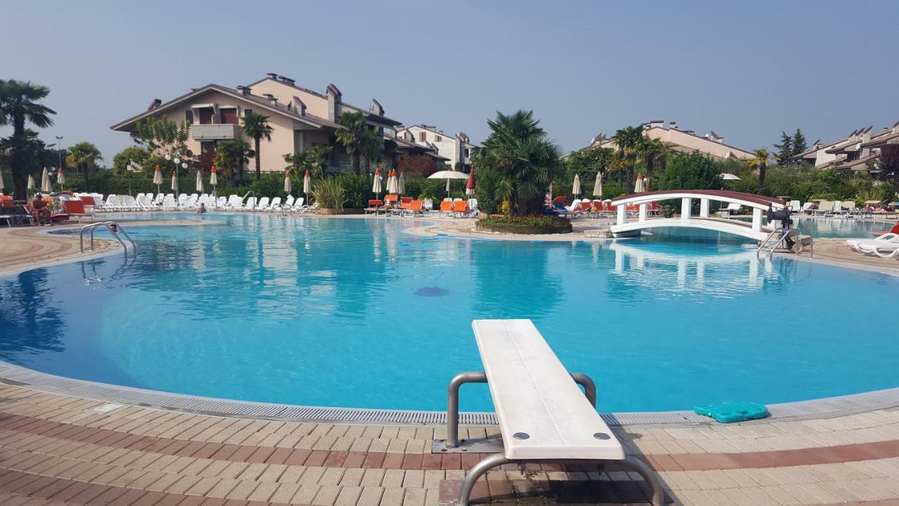 Appartamento Michele Tre Piscine Caraibiche Desenzano Del Garda Buitenkant foto